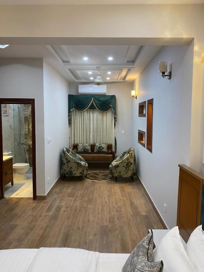 Canadian Inn Исламабад Экстерьер фото