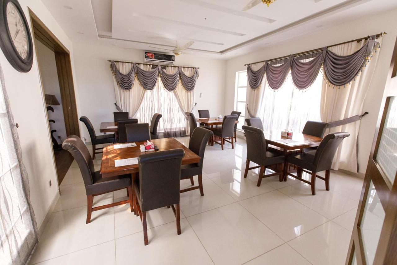 Canadian Inn Исламабад Экстерьер фото