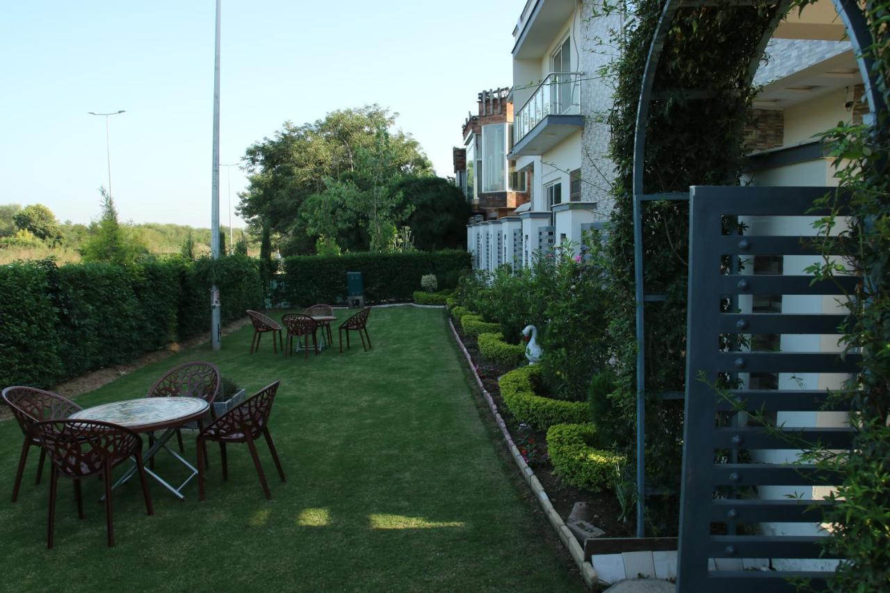 Canadian Inn Исламабад Экстерьер фото